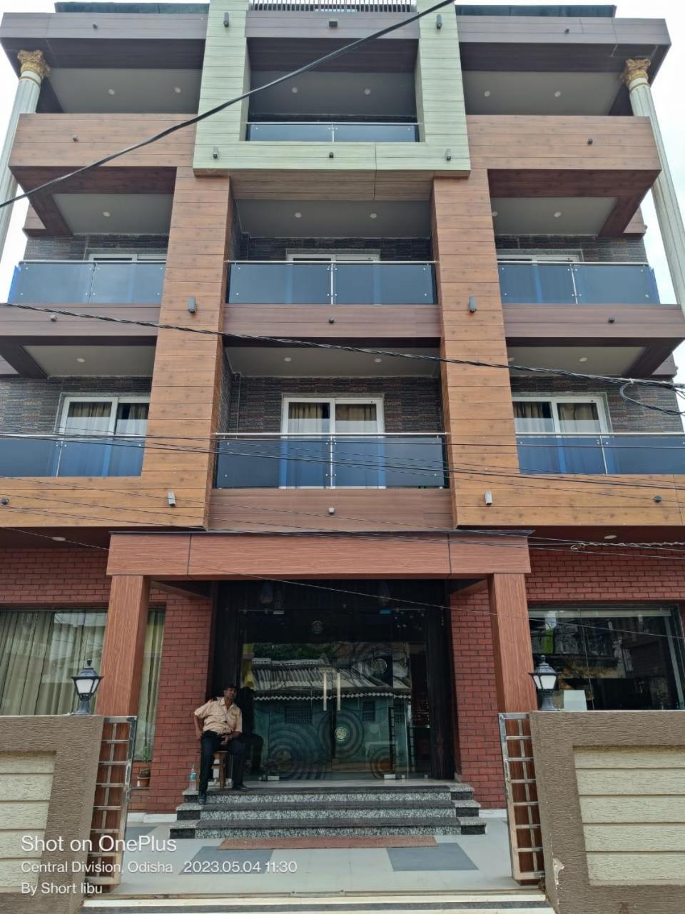 Hotel Kuber Palace ! Puri Near-Sea-Beach-And-Temple Fully-Air-Conditioned-Hotel With-Lift-And-Parking-Facility エクステリア 写真