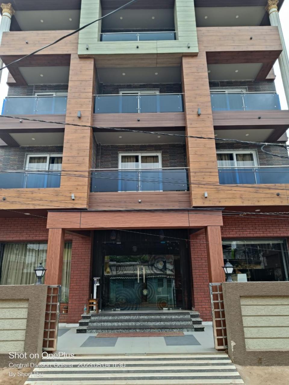 Hotel Kuber Palace ! Puri Near-Sea-Beach-And-Temple Fully-Air-Conditioned-Hotel With-Lift-And-Parking-Facility エクステリア 写真