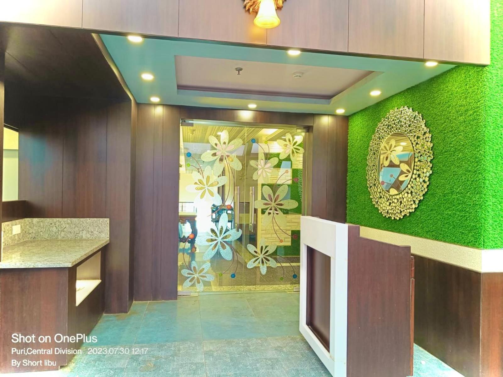 Hotel Kuber Palace ! Puri Near-Sea-Beach-And-Temple Fully-Air-Conditioned-Hotel With-Lift-And-Parking-Facility エクステリア 写真