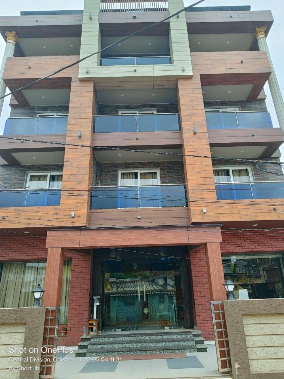 Hotel Kuber Palace ! Puri Near-Sea-Beach-And-Temple Fully-Air-Conditioned-Hotel With-Lift-And-Parking-Facility エクステリア 写真