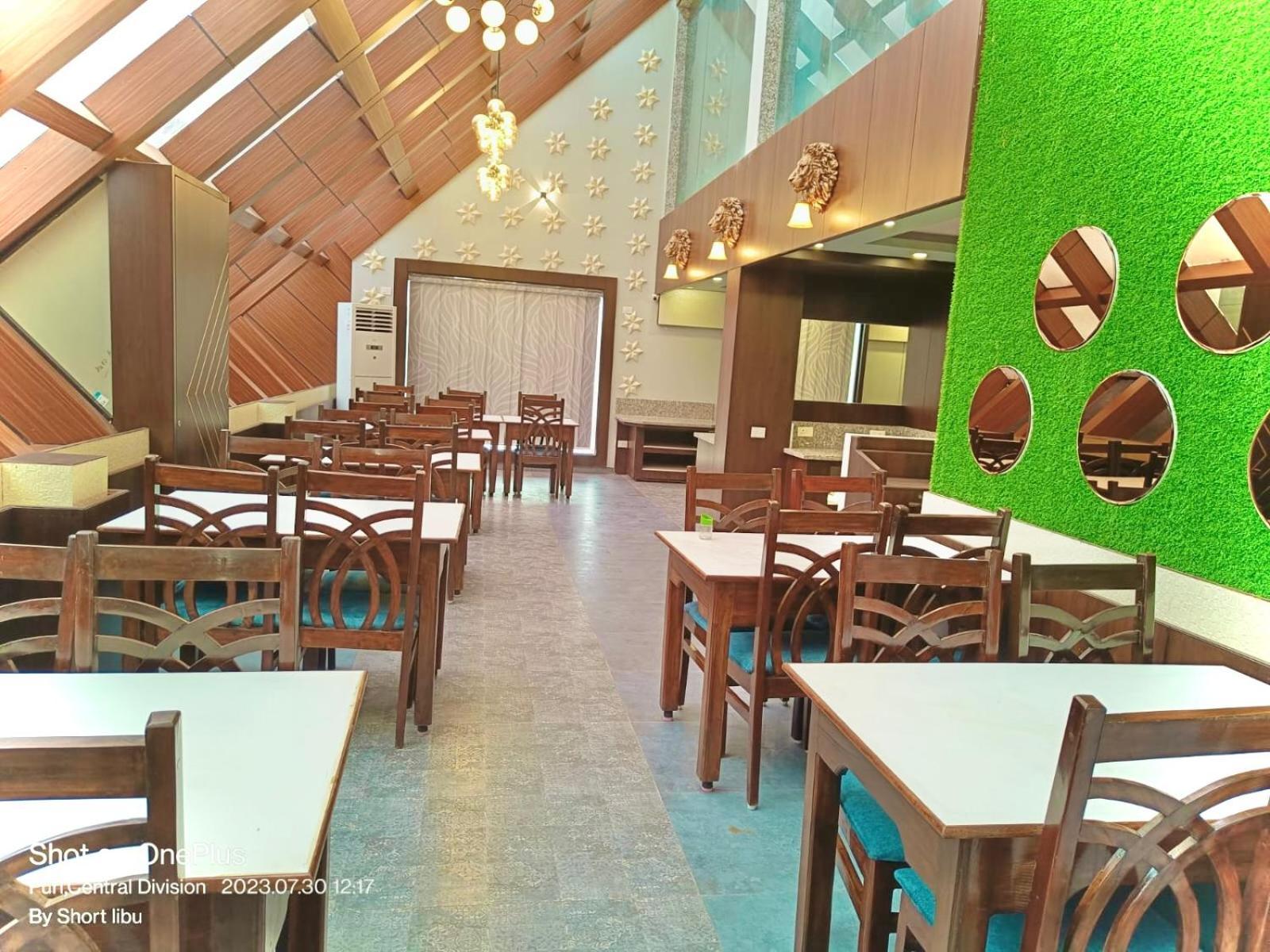 Hotel Kuber Palace ! Puri Near-Sea-Beach-And-Temple Fully-Air-Conditioned-Hotel With-Lift-And-Parking-Facility エクステリア 写真