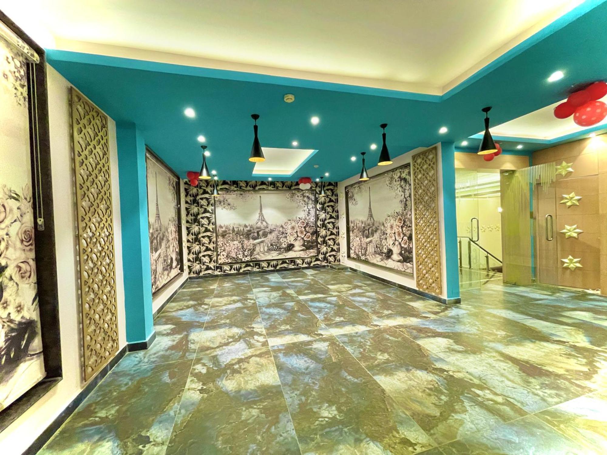 Hotel Kuber Palace ! Puri Near-Sea-Beach-And-Temple Fully-Air-Conditioned-Hotel With-Lift-And-Parking-Facility エクステリア 写真