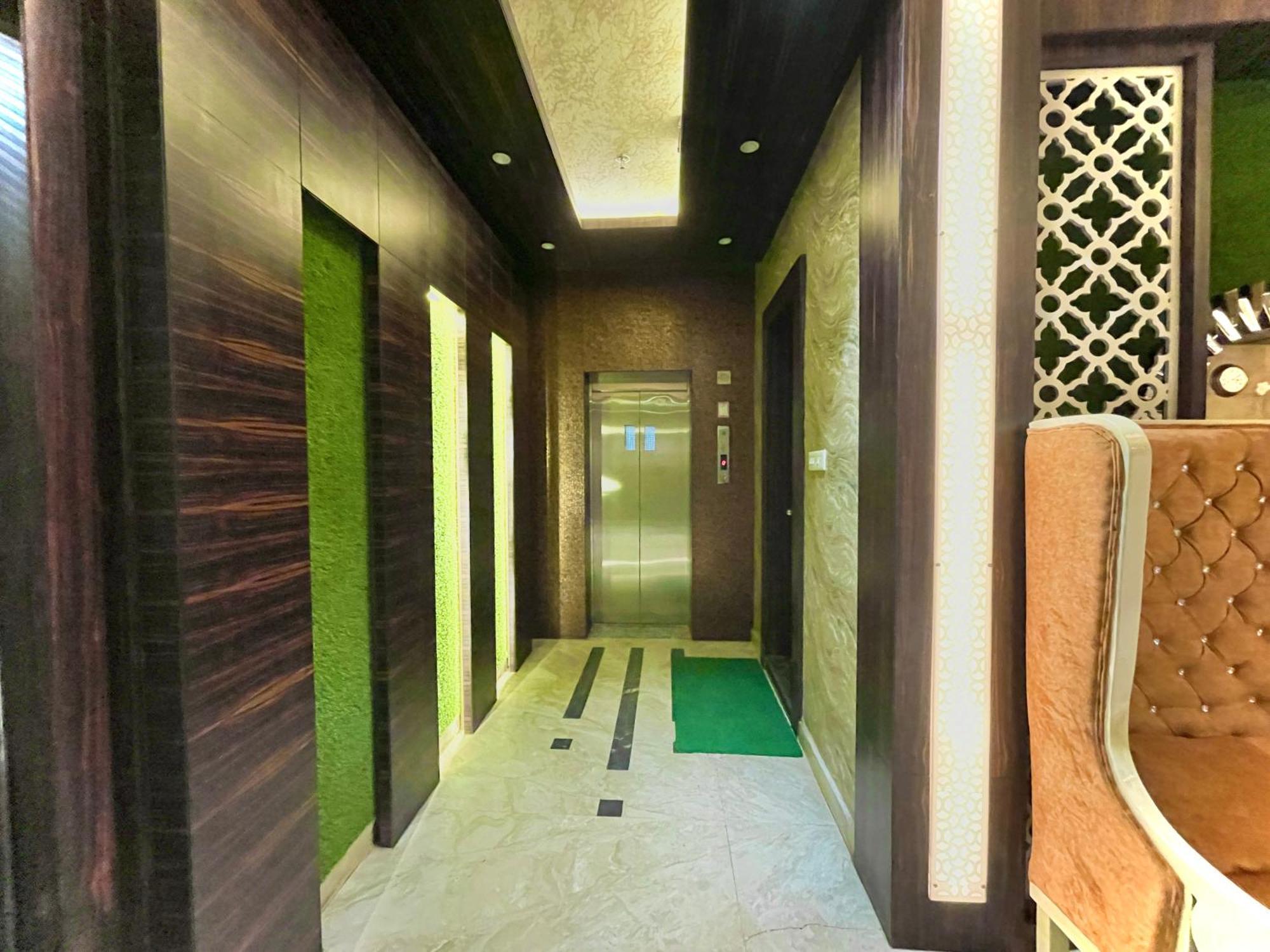 Hotel Kuber Palace ! Puri Near-Sea-Beach-And-Temple Fully-Air-Conditioned-Hotel With-Lift-And-Parking-Facility エクステリア 写真