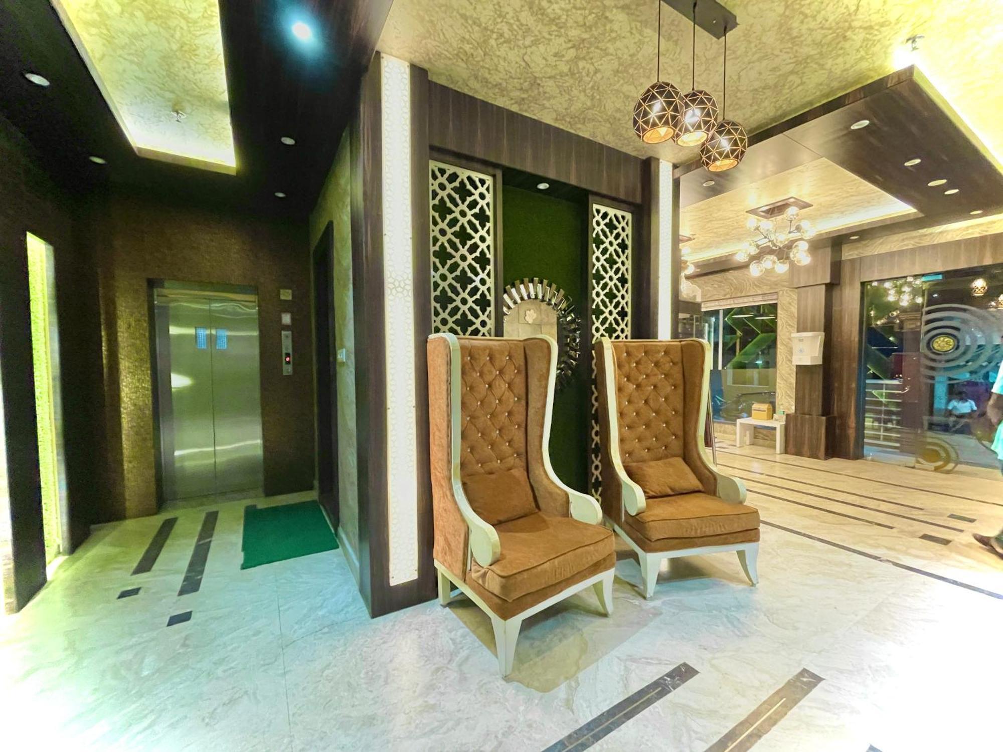 Hotel Kuber Palace ! Puri Near-Sea-Beach-And-Temple Fully-Air-Conditioned-Hotel With-Lift-And-Parking-Facility エクステリア 写真