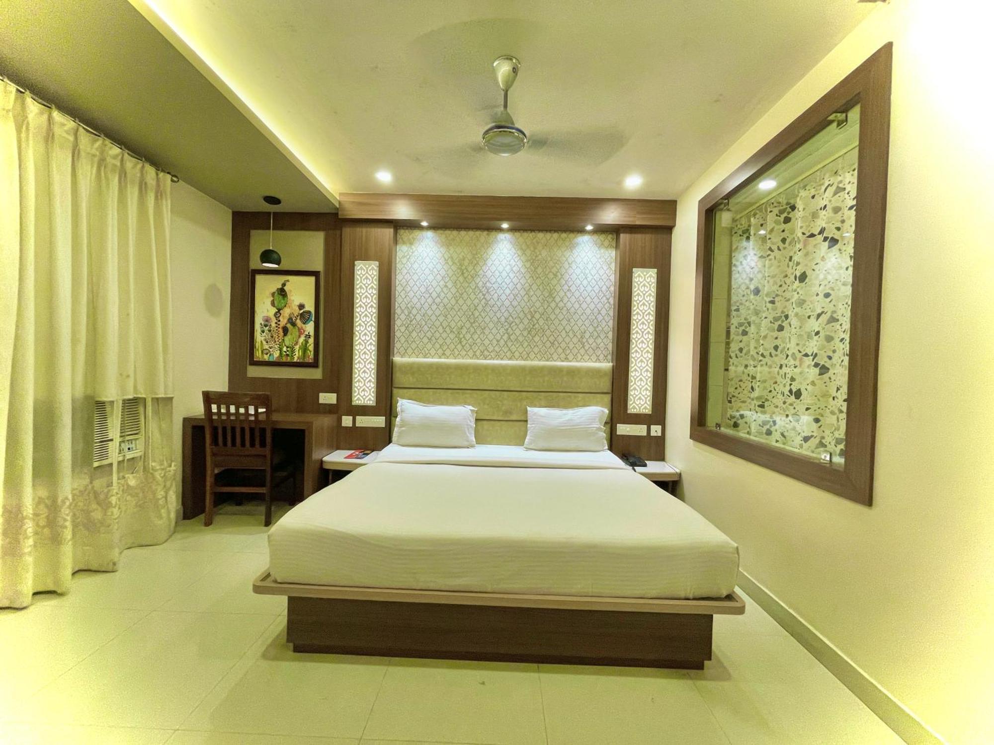 Hotel Kuber Palace ! Puri Near-Sea-Beach-And-Temple Fully-Air-Conditioned-Hotel With-Lift-And-Parking-Facility エクステリア 写真