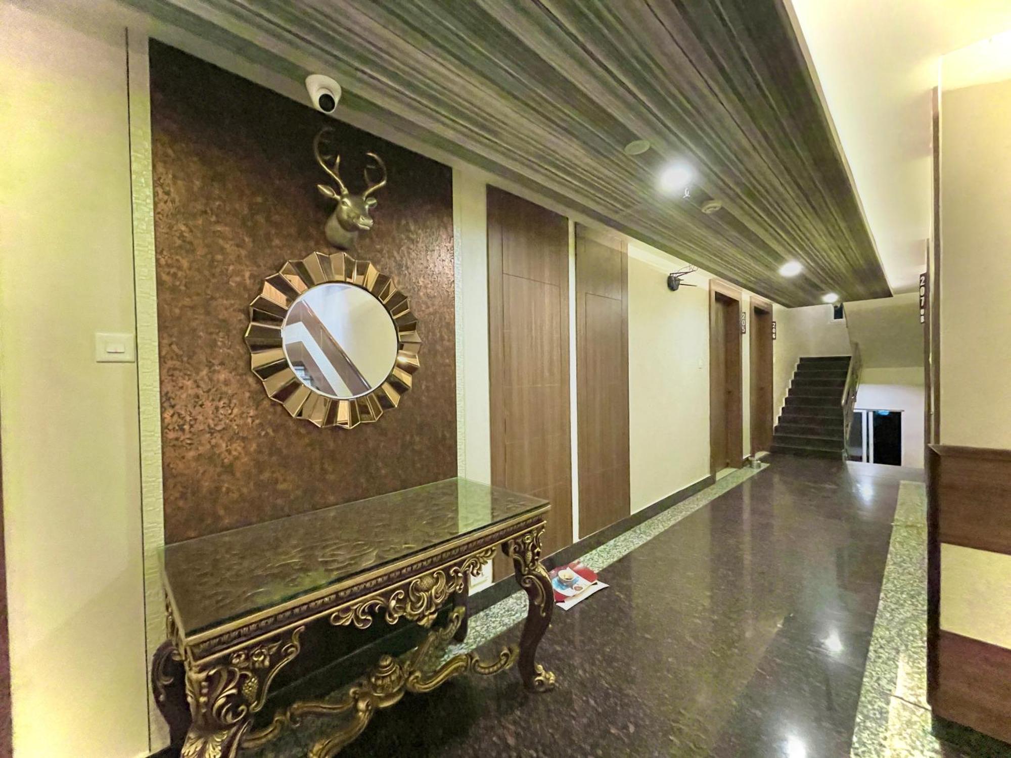 Hotel Kuber Palace ! Puri Near-Sea-Beach-And-Temple Fully-Air-Conditioned-Hotel With-Lift-And-Parking-Facility エクステリア 写真
