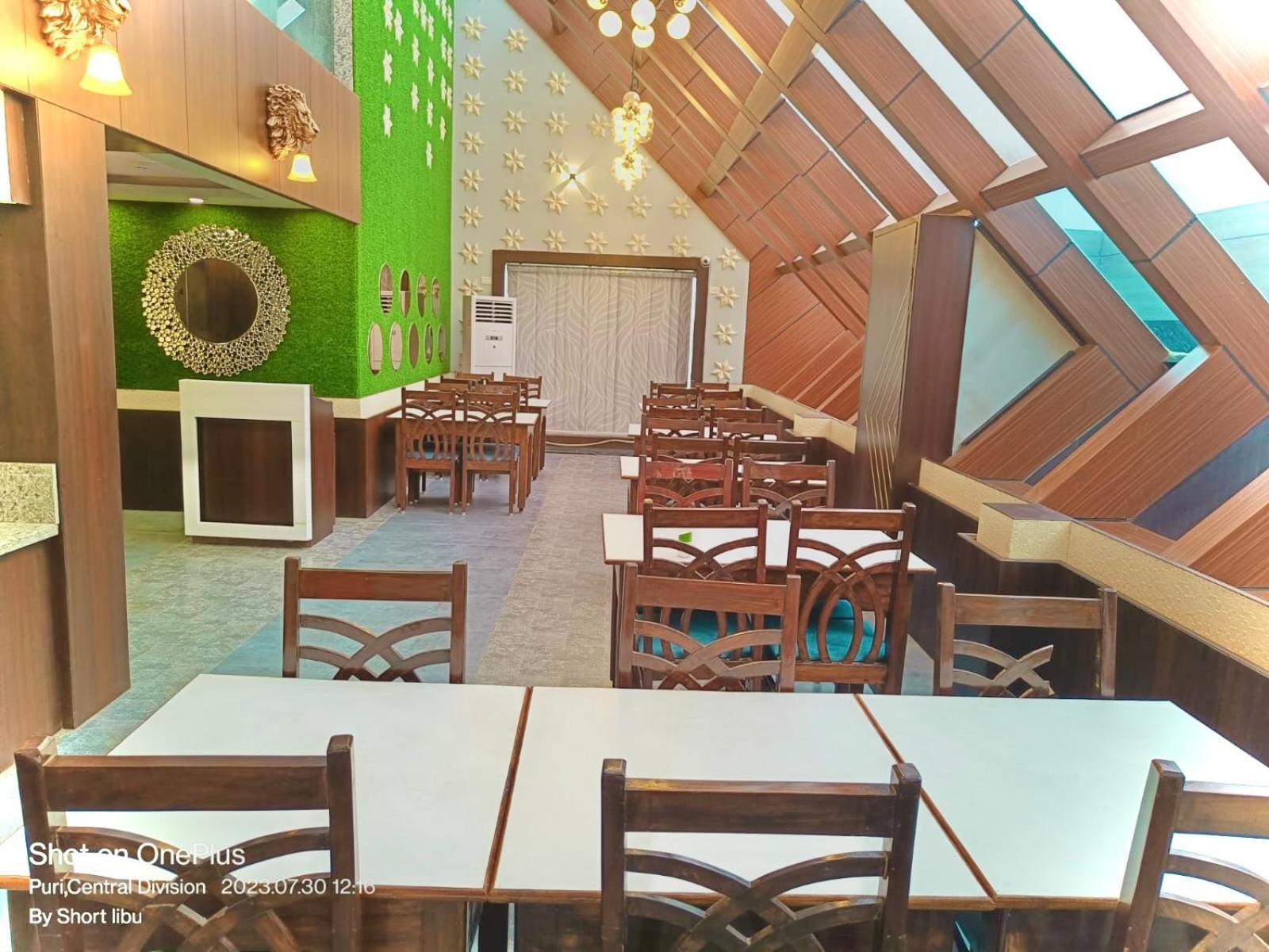 Hotel Kuber Palace ! Puri Near-Sea-Beach-And-Temple Fully-Air-Conditioned-Hotel With-Lift-And-Parking-Facility エクステリア 写真