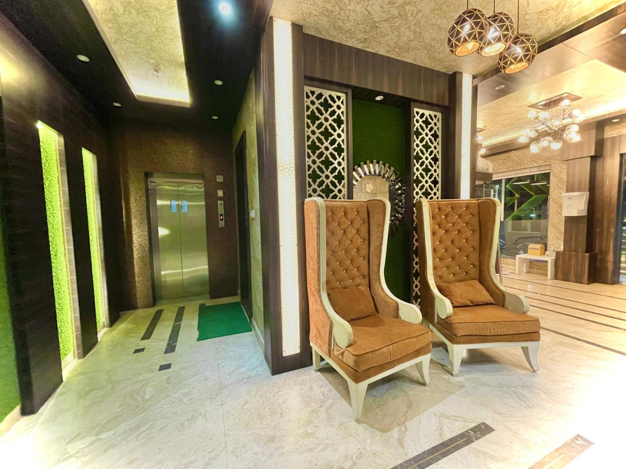 Hotel Kuber Palace ! Puri Near-Sea-Beach-And-Temple Fully-Air-Conditioned-Hotel With-Lift-And-Parking-Facility エクステリア 写真