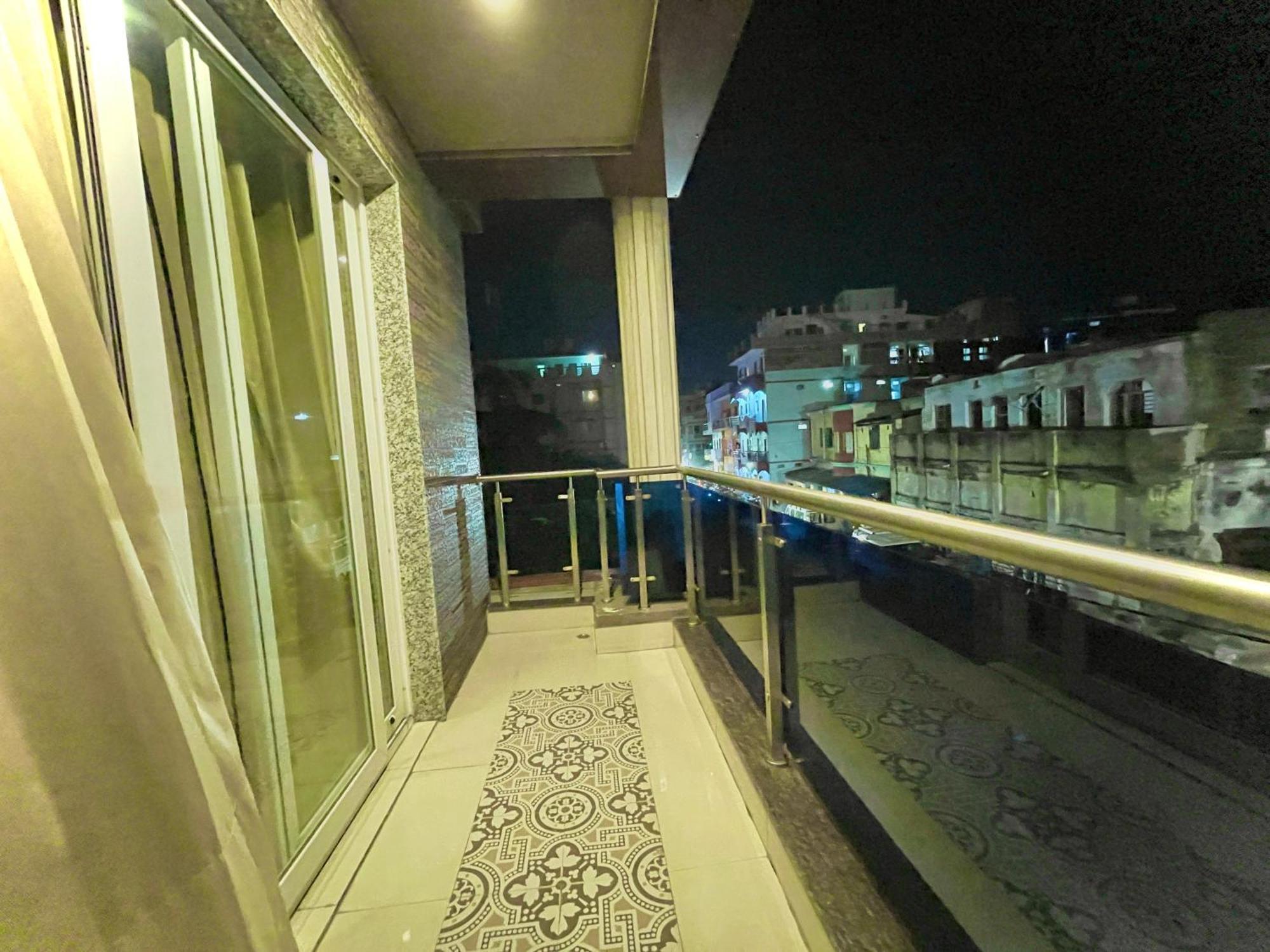 Hotel Kuber Palace ! Puri Near-Sea-Beach-And-Temple Fully-Air-Conditioned-Hotel With-Lift-And-Parking-Facility エクステリア 写真