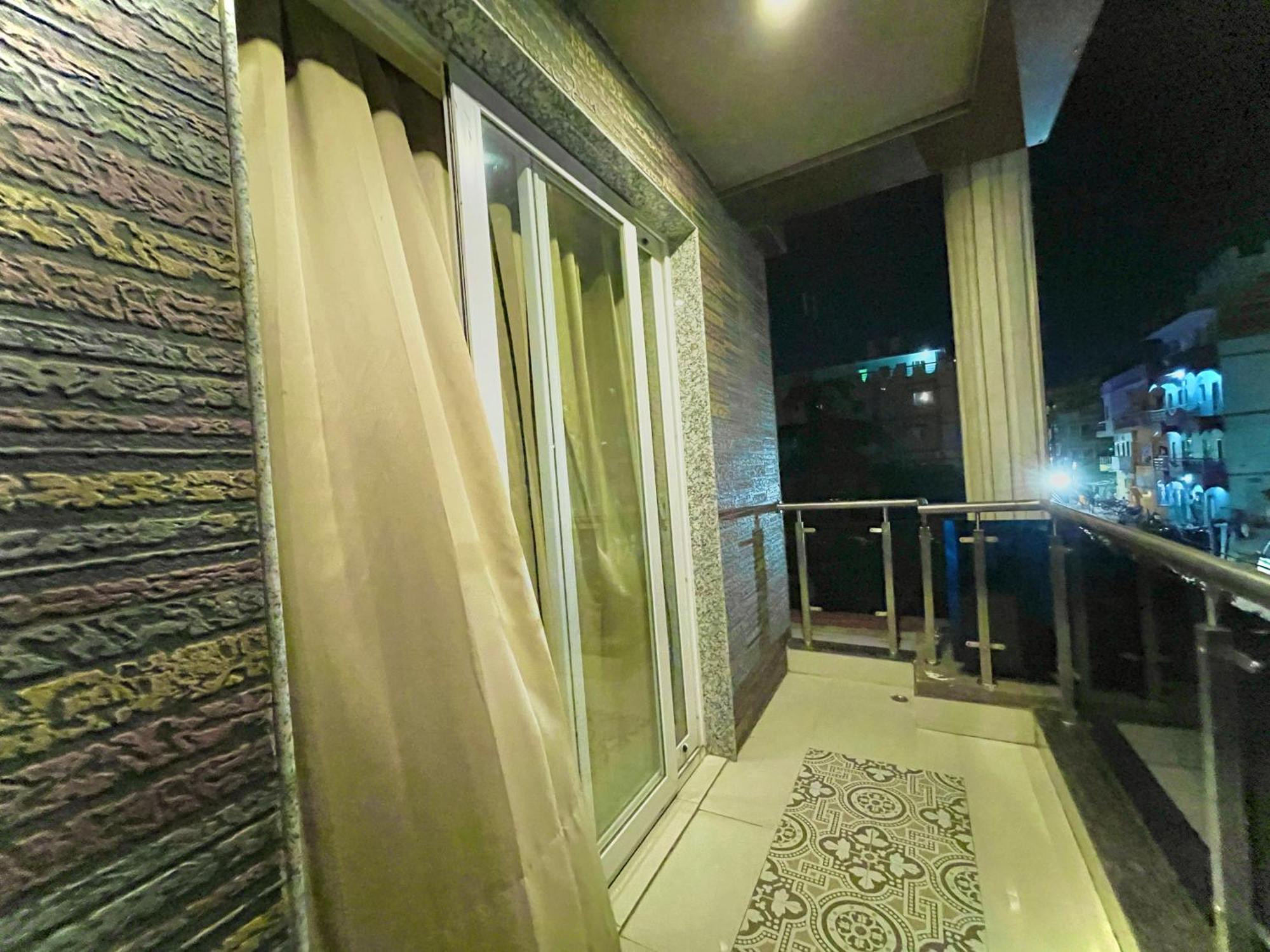 Hotel Kuber Palace ! Puri Near-Sea-Beach-And-Temple Fully-Air-Conditioned-Hotel With-Lift-And-Parking-Facility エクステリア 写真