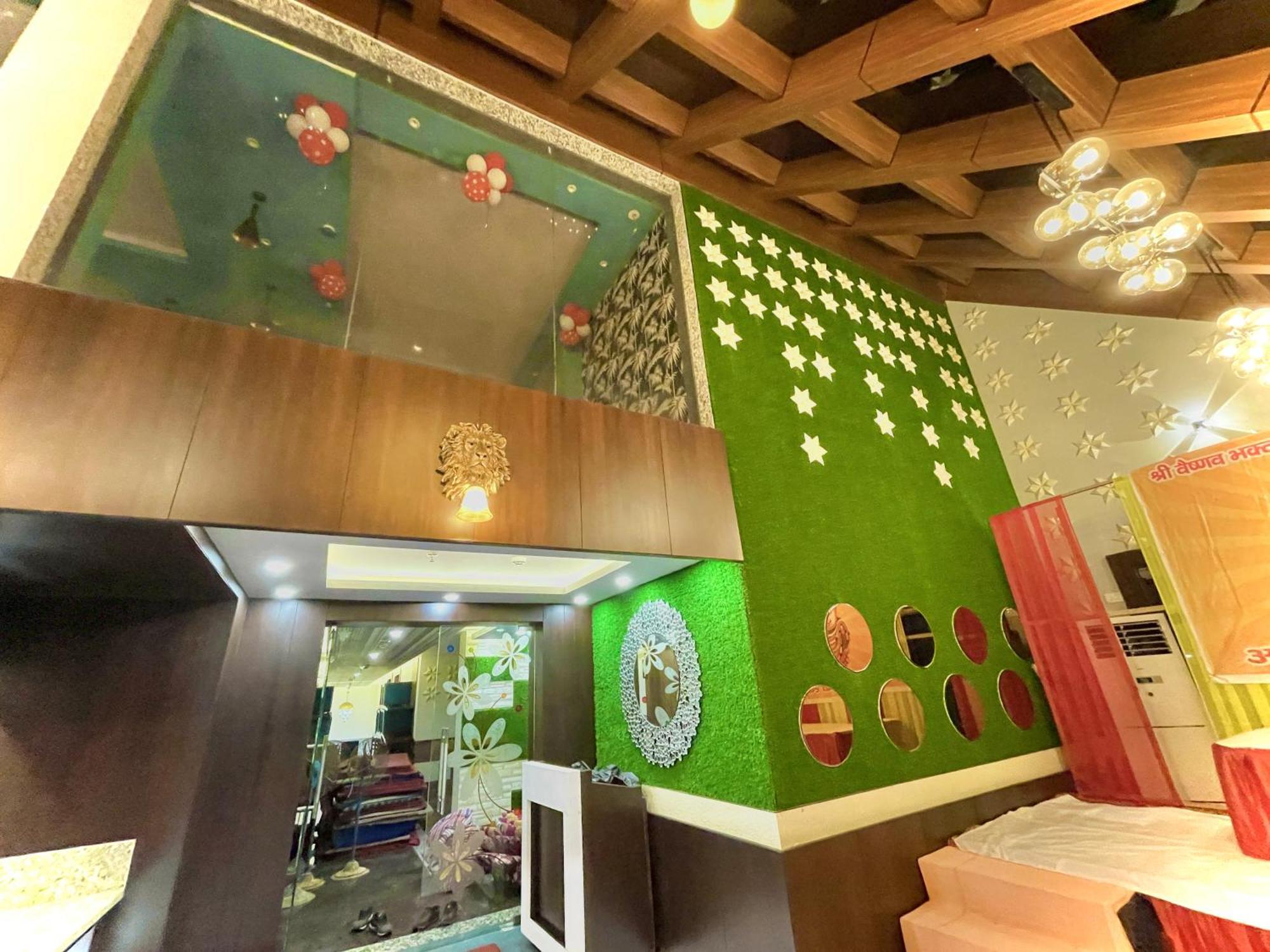 Hotel Kuber Palace ! Puri Near-Sea-Beach-And-Temple Fully-Air-Conditioned-Hotel With-Lift-And-Parking-Facility エクステリア 写真