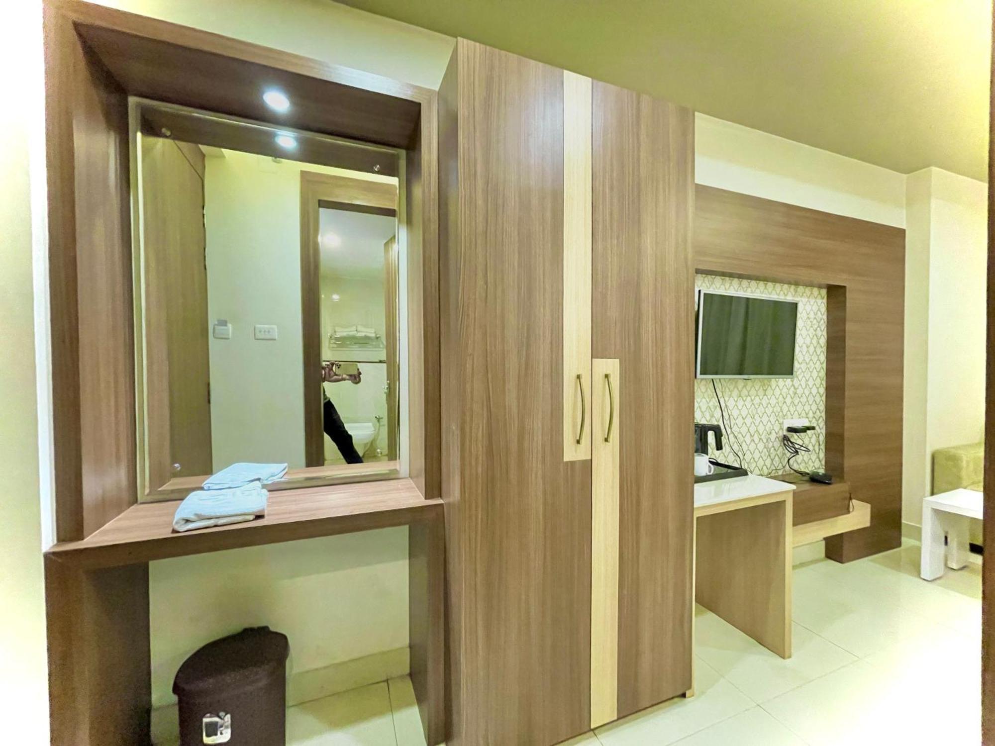 Hotel Kuber Palace ! Puri Near-Sea-Beach-And-Temple Fully-Air-Conditioned-Hotel With-Lift-And-Parking-Facility エクステリア 写真