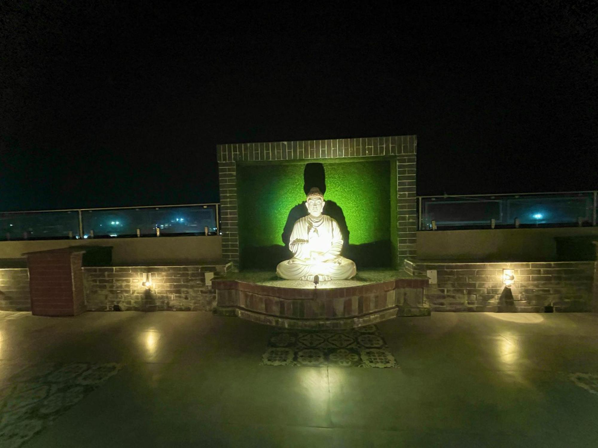 Hotel Kuber Palace ! Puri Near-Sea-Beach-And-Temple Fully-Air-Conditioned-Hotel With-Lift-And-Parking-Facility エクステリア 写真