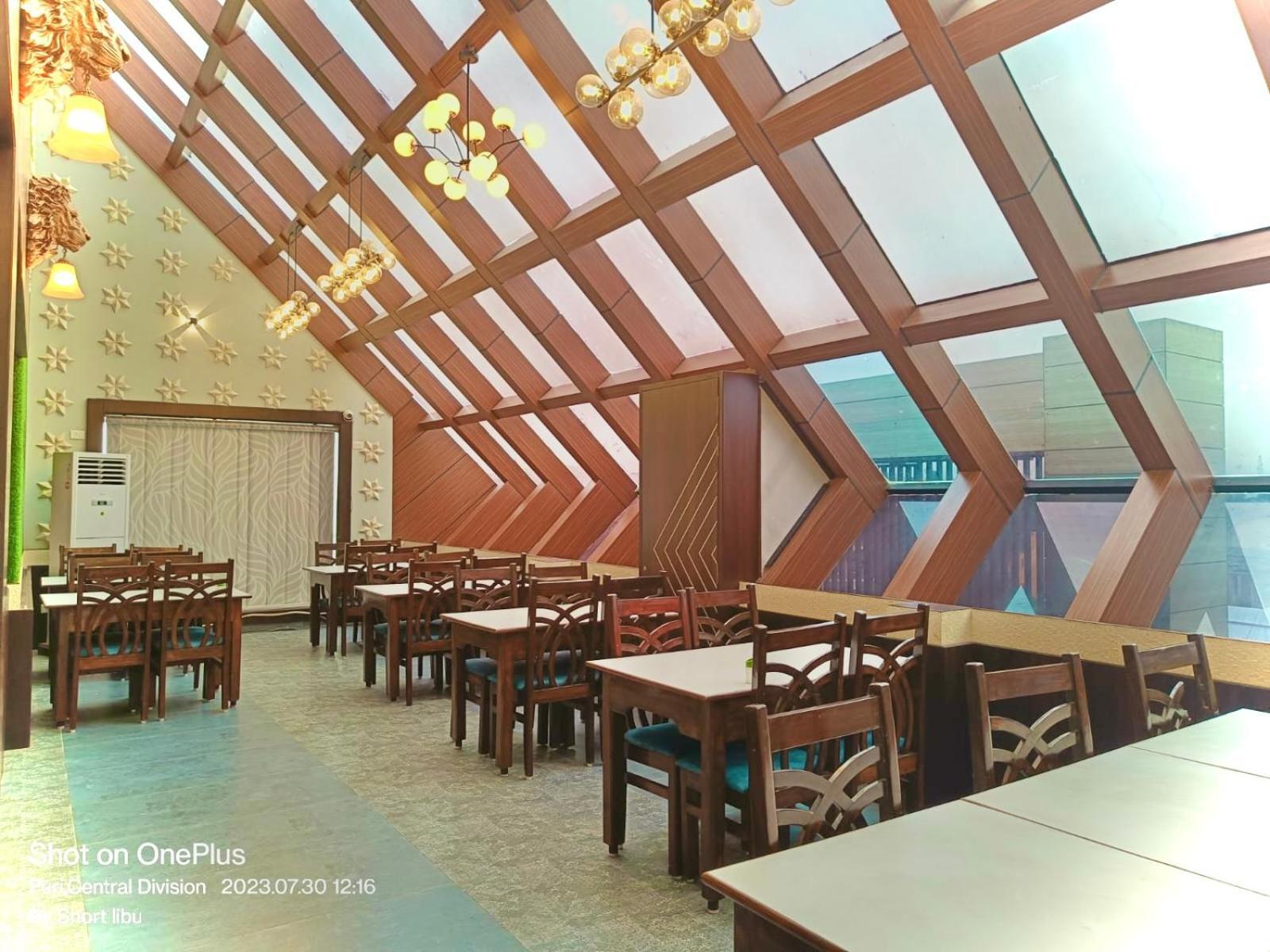 Hotel Kuber Palace ! Puri Near-Sea-Beach-And-Temple Fully-Air-Conditioned-Hotel With-Lift-And-Parking-Facility エクステリア 写真
