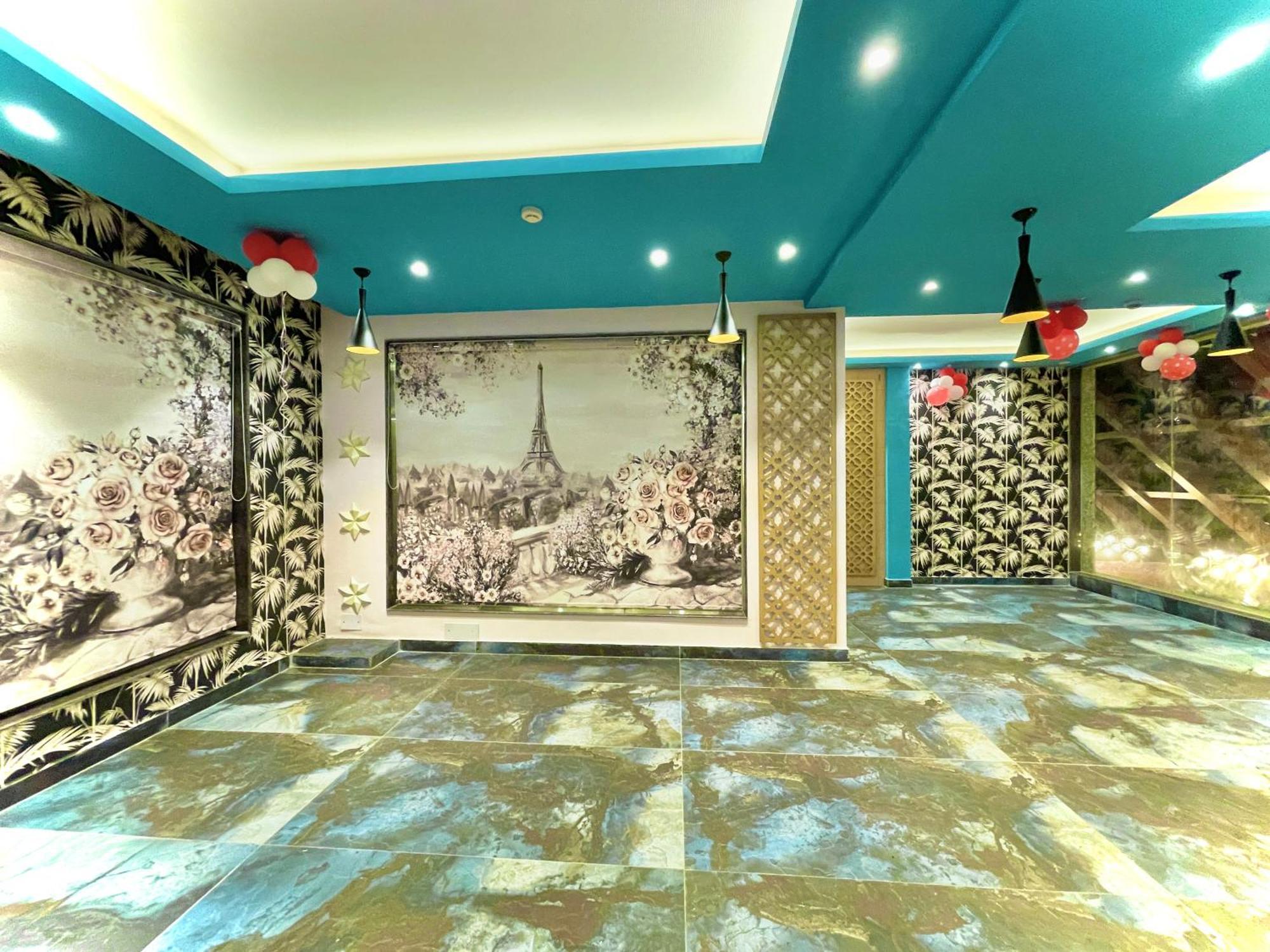 Hotel Kuber Palace ! Puri Near-Sea-Beach-And-Temple Fully-Air-Conditioned-Hotel With-Lift-And-Parking-Facility エクステリア 写真