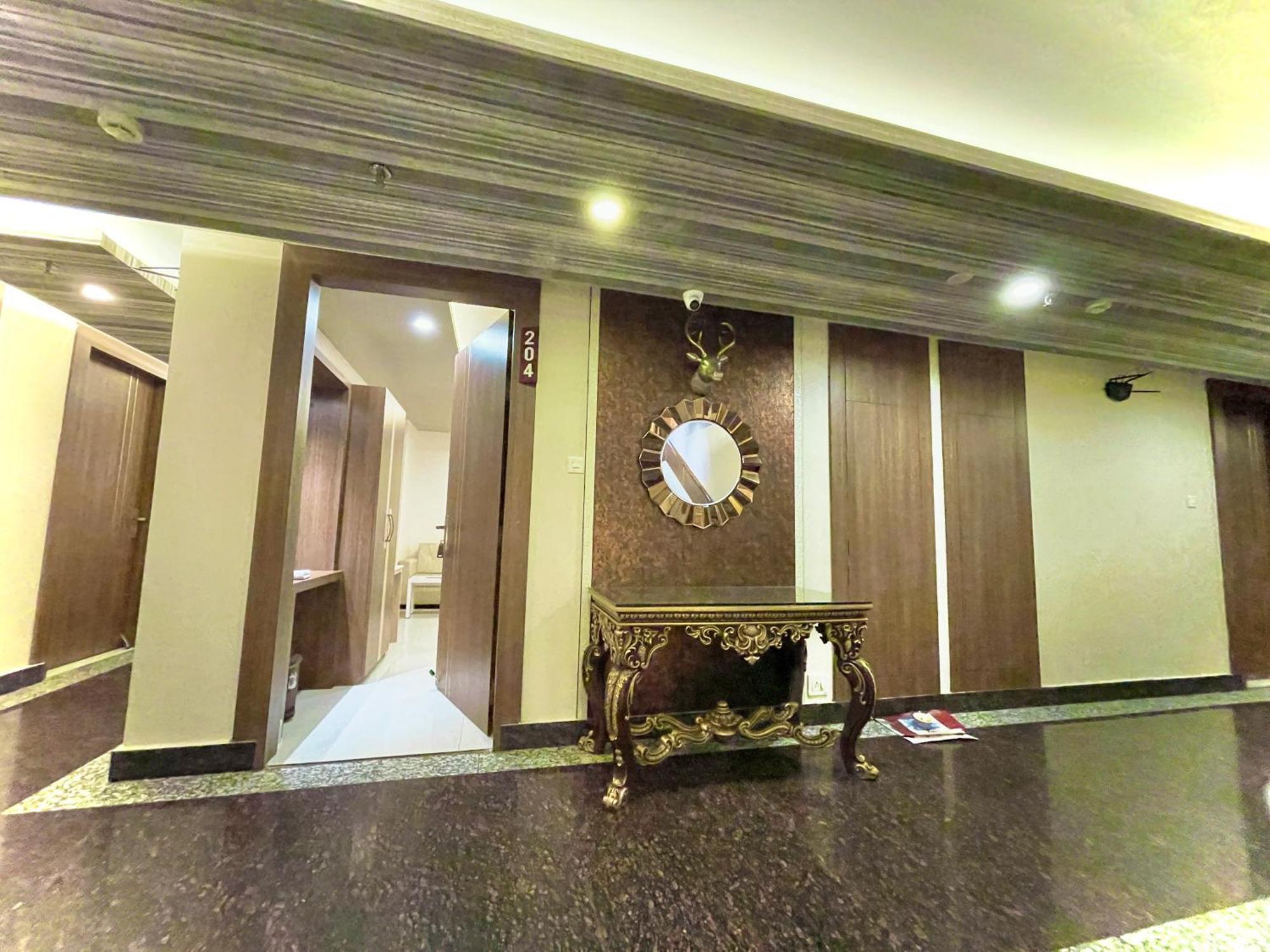 Hotel Kuber Palace ! Puri Near-Sea-Beach-And-Temple Fully-Air-Conditioned-Hotel With-Lift-And-Parking-Facility エクステリア 写真