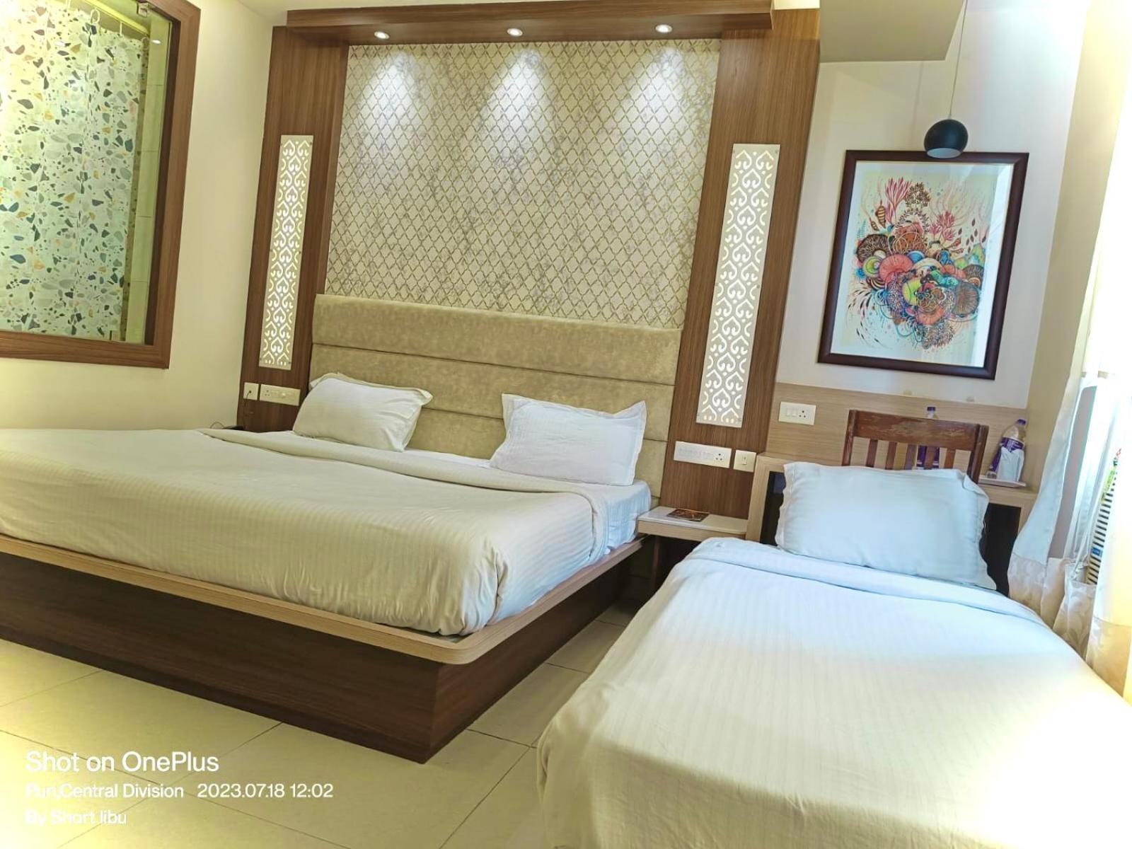 Hotel Kuber Palace ! Puri Near-Sea-Beach-And-Temple Fully-Air-Conditioned-Hotel With-Lift-And-Parking-Facility エクステリア 写真