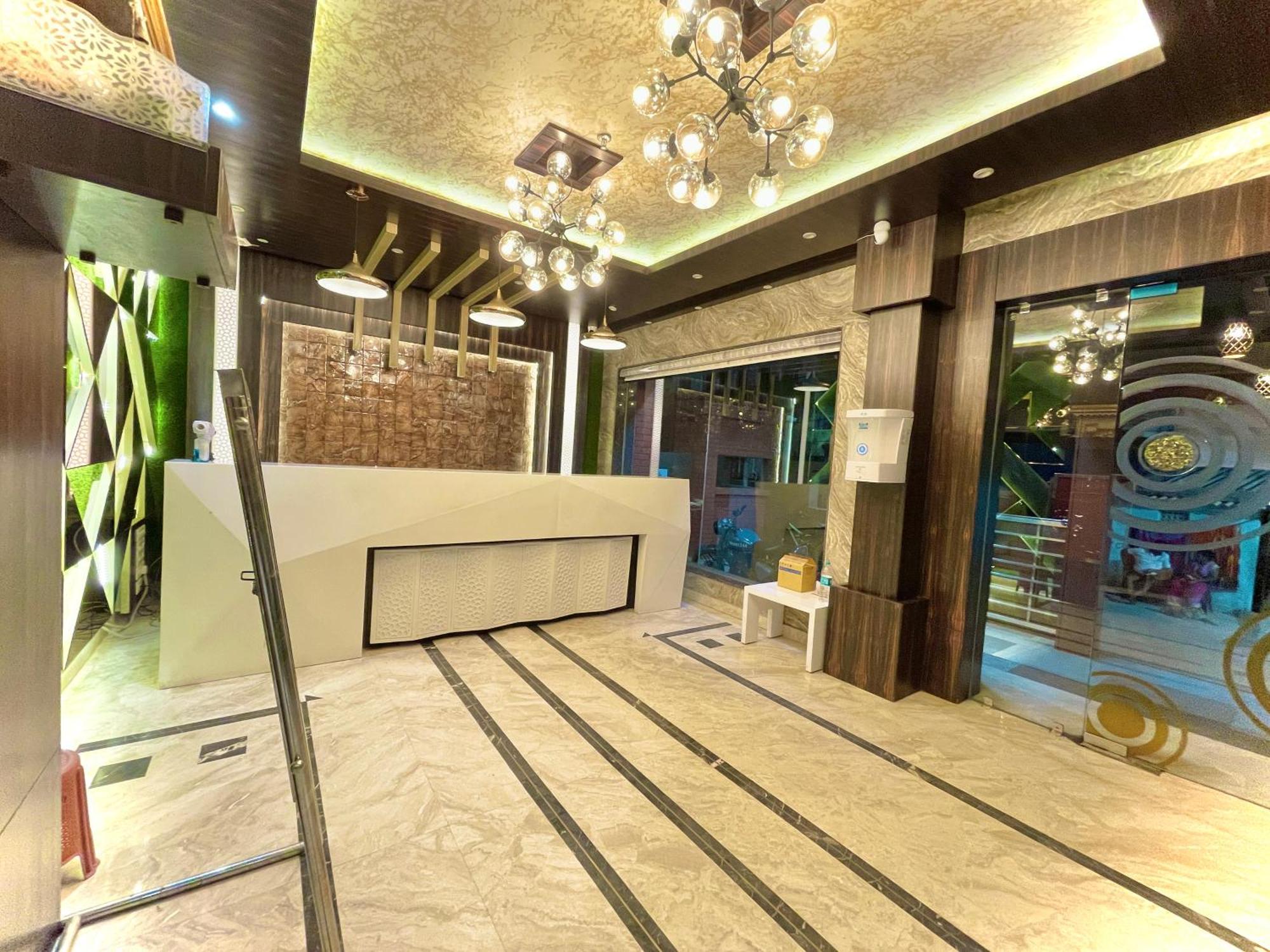 Hotel Kuber Palace ! Puri Near-Sea-Beach-And-Temple Fully-Air-Conditioned-Hotel With-Lift-And-Parking-Facility エクステリア 写真